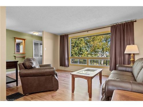 678 County Road 8, Greater Napanee, ON - Indoor Photo Showing Living Room