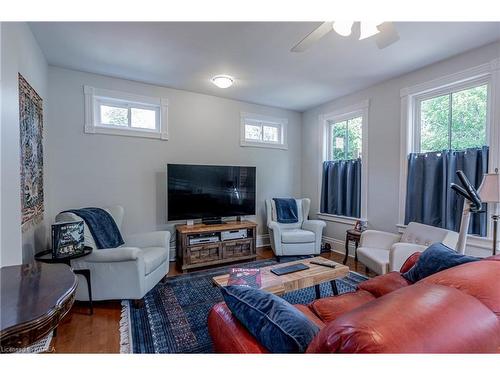 419 Albert Street, Kingston, ON - Indoor Photo Showing Living Room