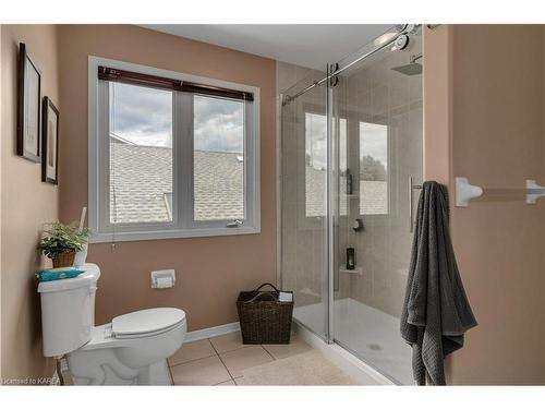 500 Weston Crescent, Kingston, ON - Indoor Photo Showing Bathroom