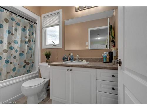 500 Weston Crescent, Kingston, ON - Indoor Photo Showing Bathroom