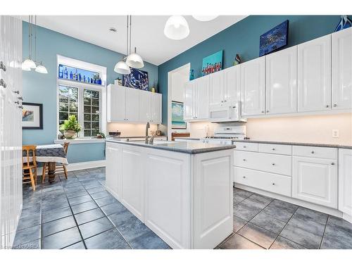 11 Cross Street, Odessa, ON - Indoor Photo Showing Kitchen