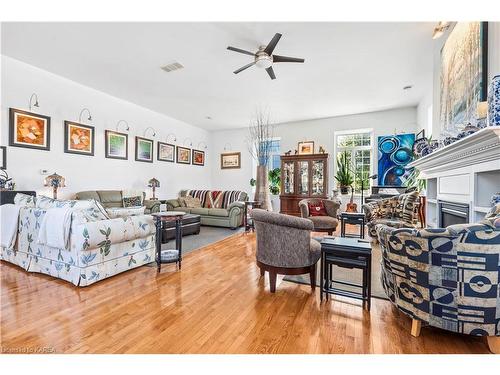 11 Cross Street, Odessa, ON - Indoor Photo Showing Living Room