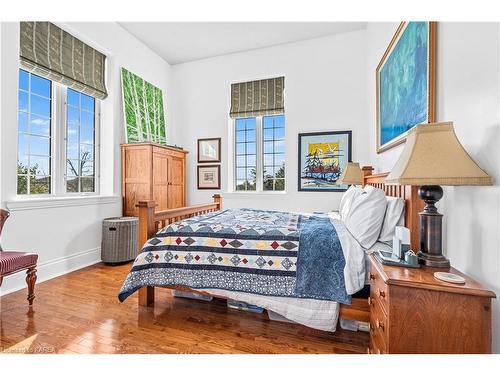 11 Cross Street, Odessa, ON - Indoor Photo Showing Bedroom