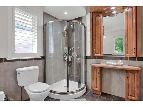 1090 Fawn Court, Kingston, ON - Indoor Photo Showing Bathroom