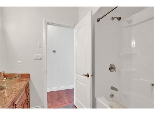 1090 Fawn Court, Kingston, ON - Indoor Photo Showing Bathroom