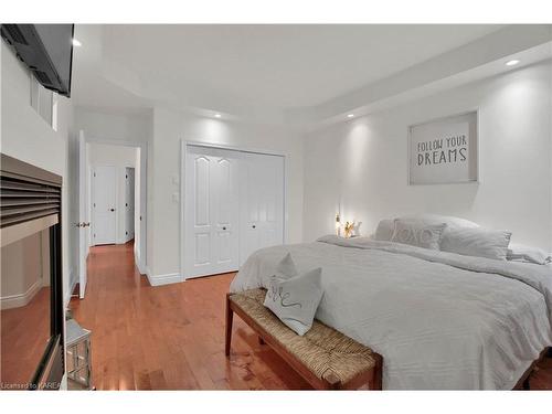 1090 Fawn Court, Kingston, ON - Indoor Photo Showing Bedroom