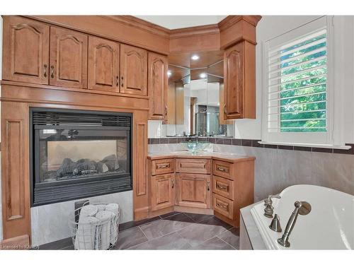 1090 Fawn Court, Kingston, ON - Indoor Photo Showing Kitchen