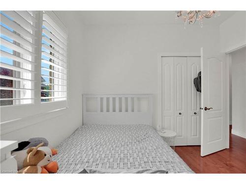 1090 Fawn Court, Kingston, ON - Indoor Photo Showing Bedroom