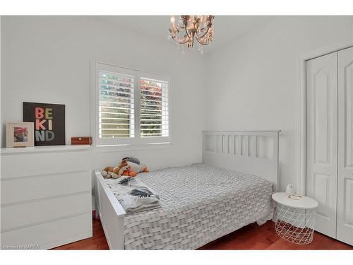 1090 Fawn Court, Kingston, ON - Indoor Photo Showing Bedroom