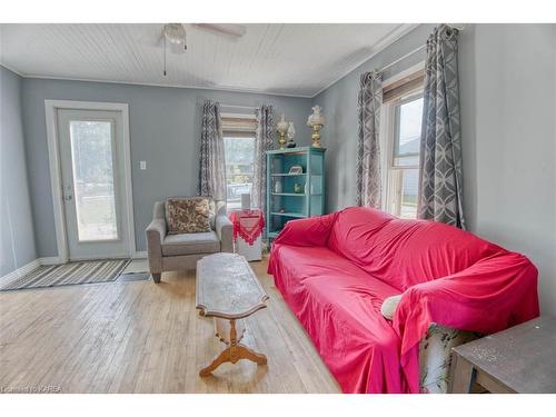 14255 Road 38 Road, Sharbot Lake, ON - Indoor Photo Showing Living Room