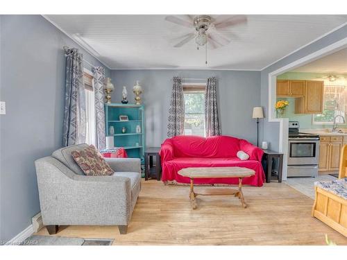 14255 Road 38 Road, Sharbot Lake, ON - Indoor Photo Showing Living Room