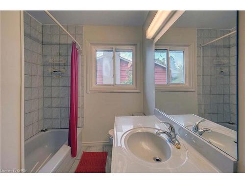 355 Elizabeth Drive, Gananoque, ON - Indoor Photo Showing Bathroom