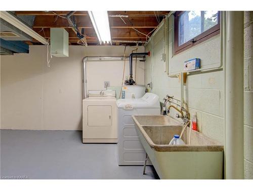 355 Elizabeth Drive, Gananoque, ON - Indoor Photo Showing Laundry Room