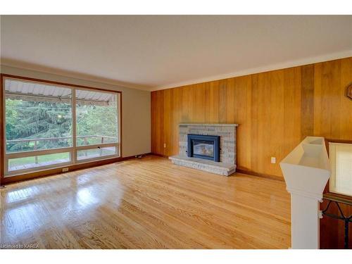 355 Elizabeth Drive, Gananoque, ON - Indoor Photo Showing Living Room With Fireplace