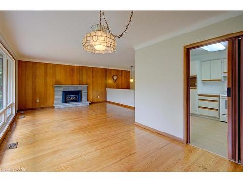 355 Elizabeth Drive, Gananoque, ON - Indoor Photo Showing Living Room With Fireplace