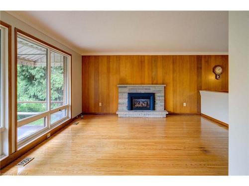 355 Elizabeth Drive, Gananoque, ON - Indoor Photo Showing Living Room With Fireplace