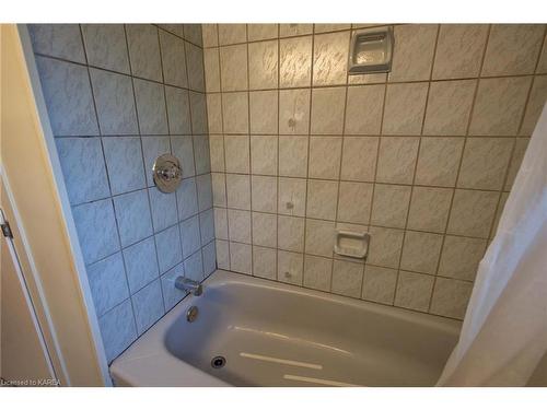 355 Elizabeth Drive, Gananoque, ON - Indoor Photo Showing Bathroom