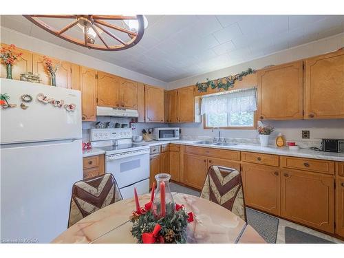 13 Garden Street, Lansdowne, ON - Indoor Photo Showing Kitchen