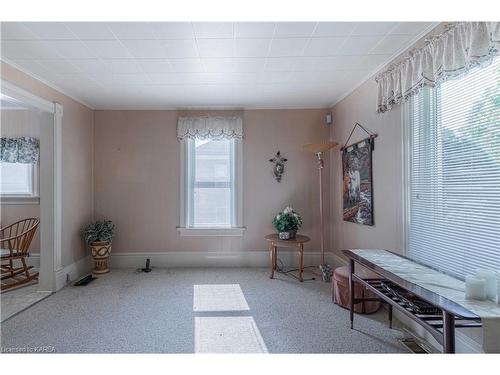 13 Garden Street, Lansdowne, ON - Indoor Photo Showing Other Room