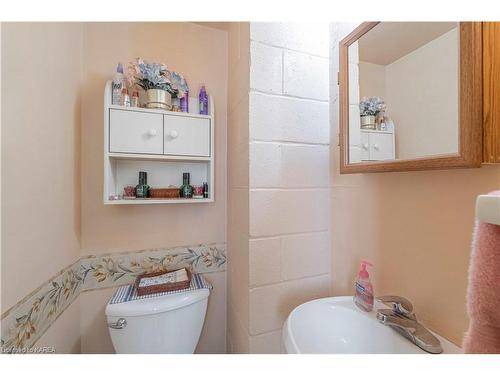 13 Garden Street, Lansdowne, ON - Indoor Photo Showing Bathroom