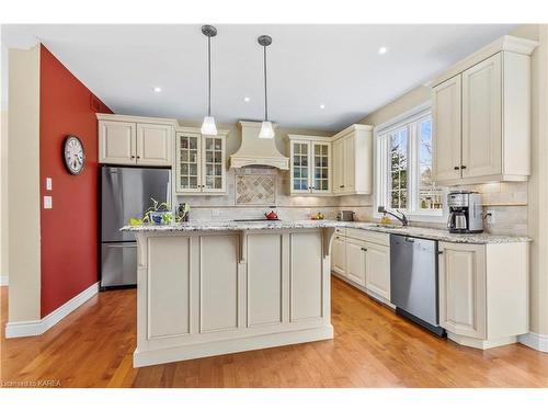 1137 Trailhead Place, Kingston, ON - Indoor Photo Showing Kitchen With Upgraded Kitchen