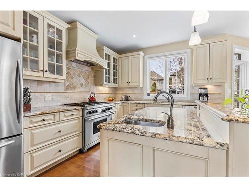 1137 Trailhead Place, Kingston, ON - Indoor Photo Showing Kitchen With Upgraded Kitchen