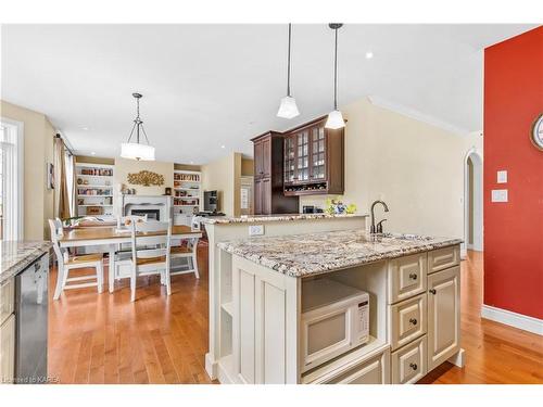 1137 Trailhead Place, Kingston, ON - Indoor Photo Showing Kitchen With Upgraded Kitchen