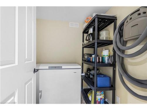 1137 Trailhead Place, Kingston, ON - Indoor Photo Showing Laundry Room