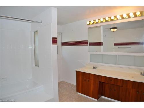 124 County Rd 8, Greater Napanee, ON - Indoor Photo Showing Bathroom