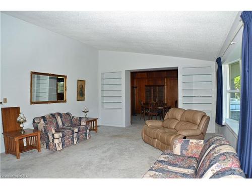 124 County Rd 8, Greater Napanee, ON - Indoor Photo Showing Living Room