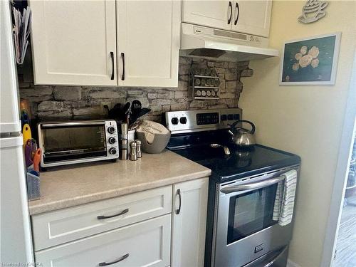 304-2 Mowat Avenue, Kingston, ON - Indoor Photo Showing Kitchen