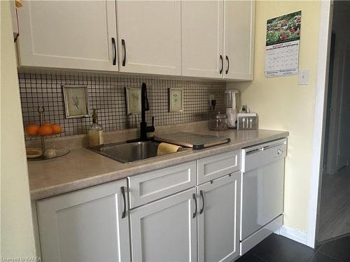 304-2 Mowat Avenue, Kingston, ON - Indoor Photo Showing Kitchen