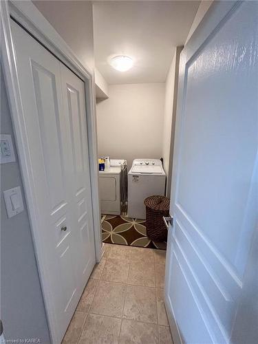 1122 Horizon Drive, Kingston, ON - Indoor Photo Showing Laundry Room