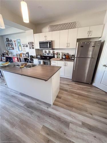 1122 Horizon Drive, Kingston, ON - Indoor Photo Showing Kitchen With Double Sink