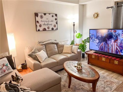 1122 Horizon Drive, Kingston, ON - Indoor Photo Showing Living Room