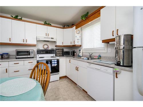 5810 County Rd 9, Napanee, ON - Indoor Photo Showing Kitchen With Double Sink