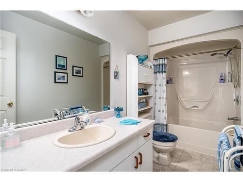 5810 County Rd 9, Napanee, ON - Indoor Photo Showing Bathroom