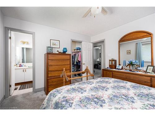 5810 County Rd 9, Napanee, ON - Indoor Photo Showing Bedroom