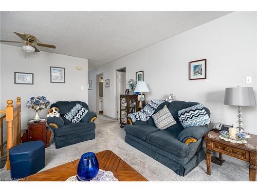 5810 County Rd 9, Napanee, ON - Indoor Photo Showing Living Room