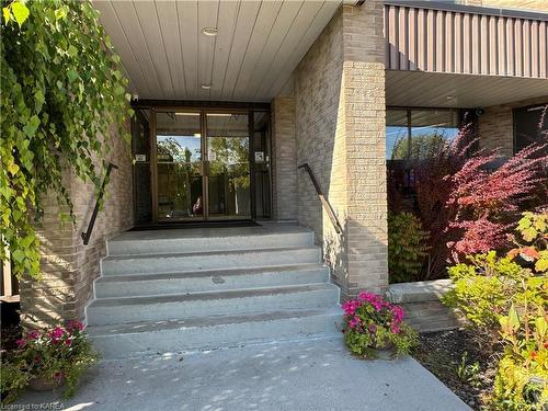 305-334 Queen Mary Road, Kingston, ON - Outdoor