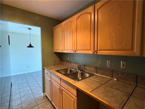 305-334 Queen Mary Road, Kingston, ON - Indoor Photo Showing Kitchen With Double Sink