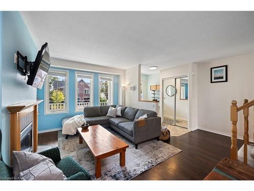 476 Fieldstone Drive, Kingston, ON - Indoor Photo Showing Living Room