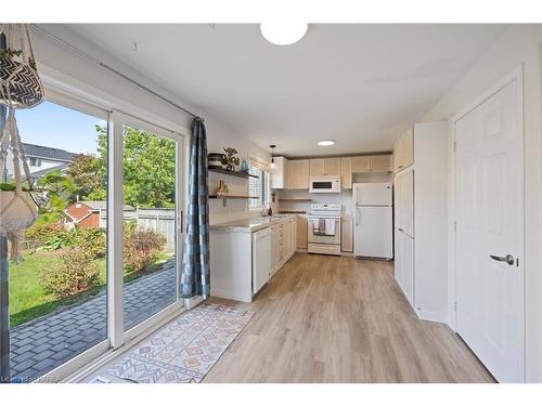 476 Fieldstone Drive, Kingston, ON - Indoor Photo Showing Kitchen