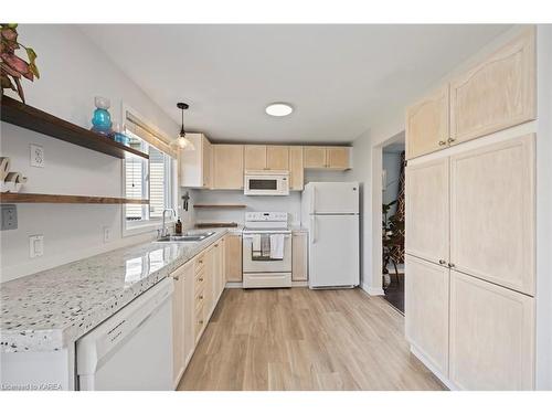 476 Fieldstone Drive, Kingston, ON - Indoor Photo Showing Kitchen