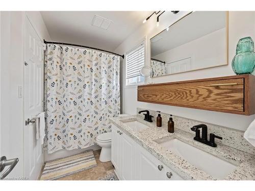 476 Fieldstone Drive, Kingston, ON - Indoor Photo Showing Bathroom