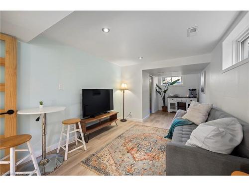 476 Fieldstone Drive, Kingston, ON - Indoor Photo Showing Living Room