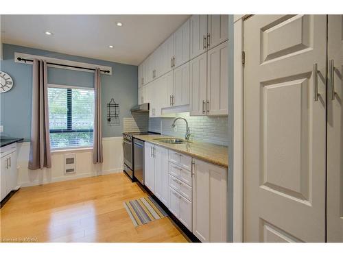 102-1000 King Street W, Kingston, ON - Indoor Photo Showing Kitchen