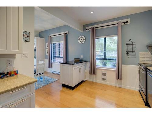 102-1000 King Street W, Kingston, ON - Indoor Photo Showing Kitchen