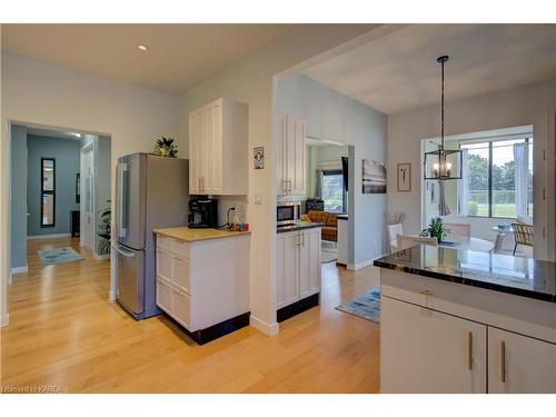 102-1000 King Street W, Kingston, ON - Indoor Photo Showing Kitchen