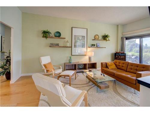 102-1000 King Street W, Kingston, ON - Indoor Photo Showing Living Room